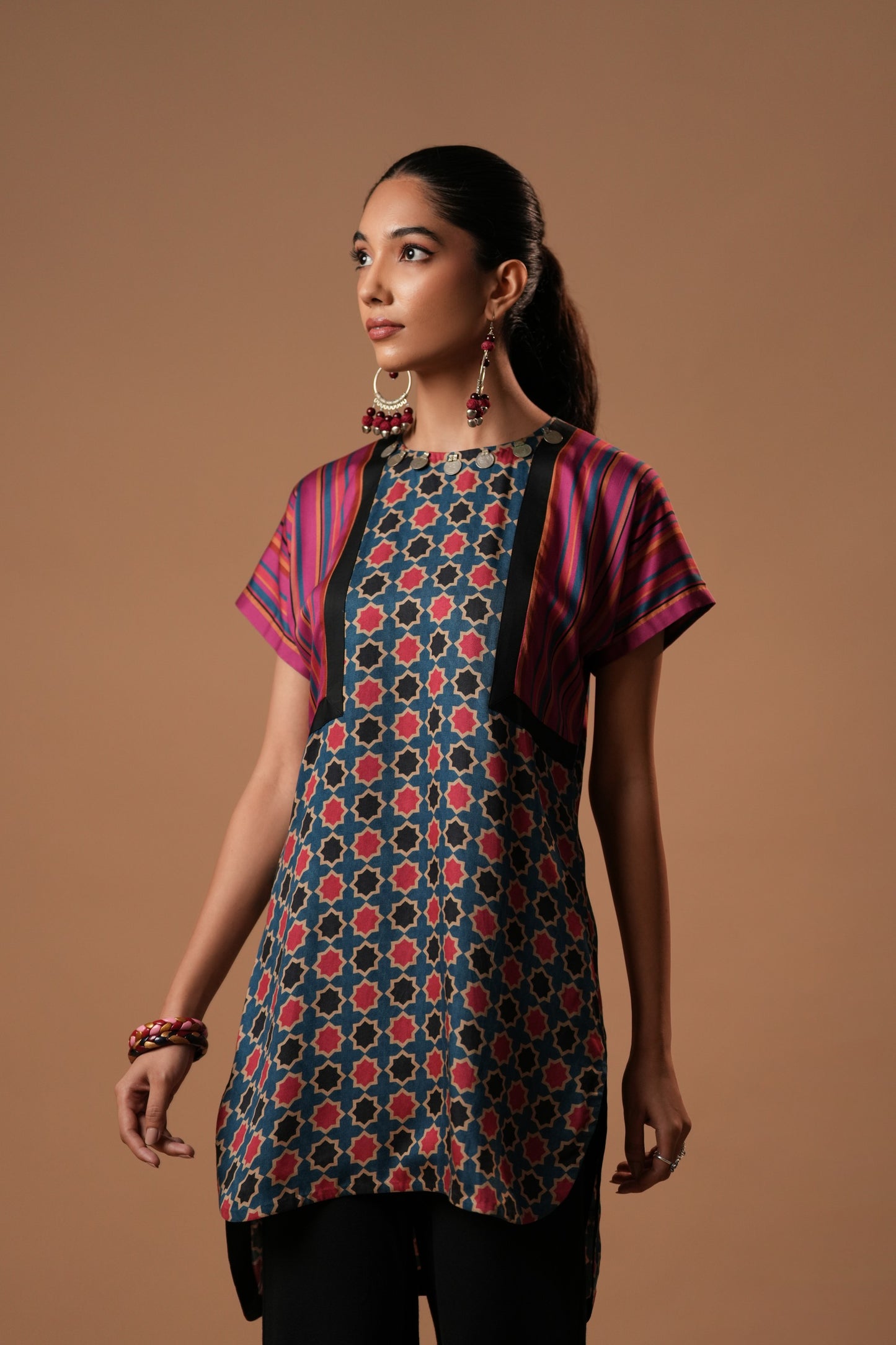 Taarini Geometrical Printed Kurti with Short Sleeves