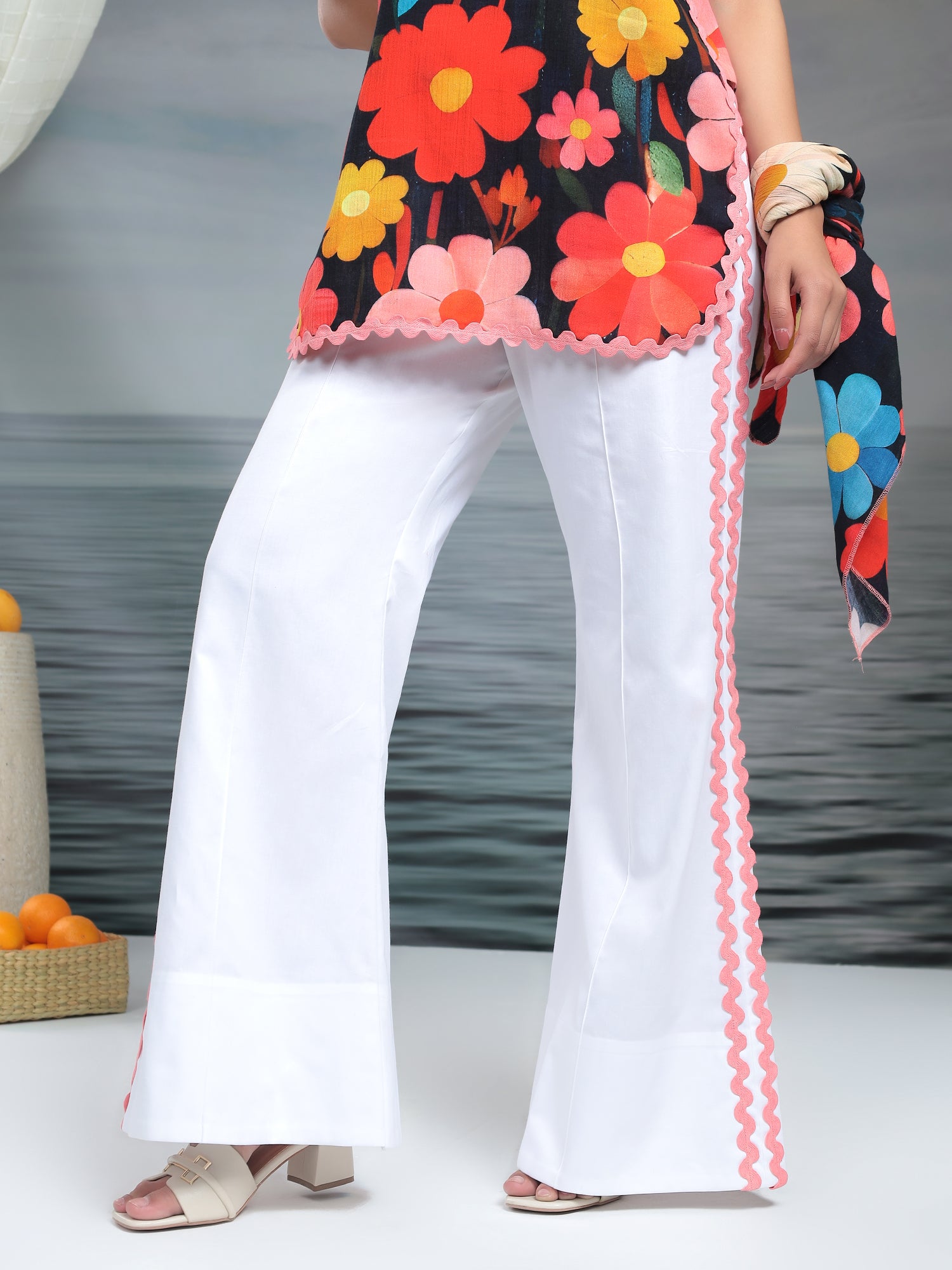 Raabia Pant